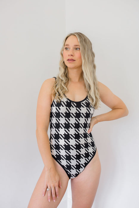 WeWoreWhat Piped Scoop One Piece